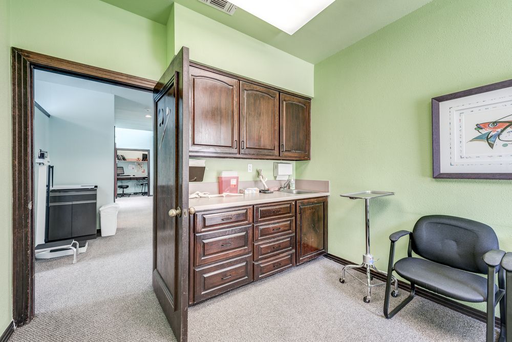 501 W Harwood Rd, Hurst, TX 76054